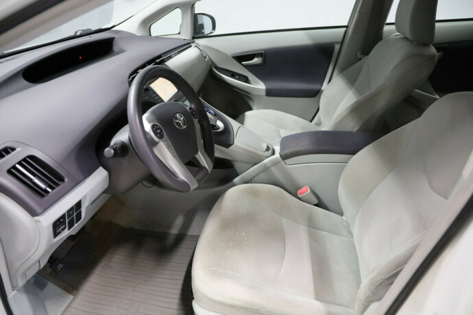 toyota-prius-bensin-2011-big-11
