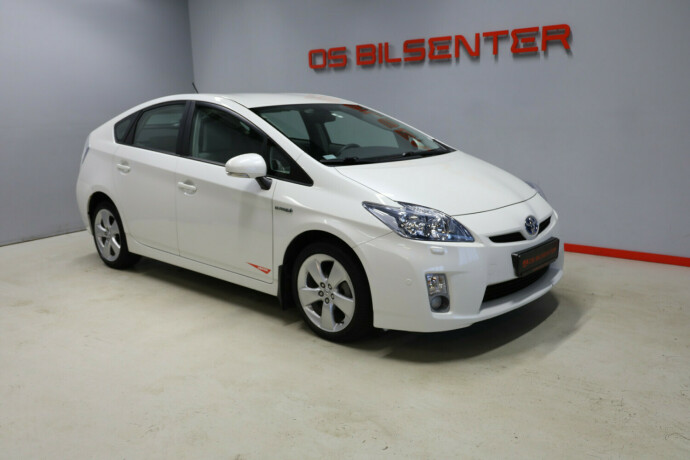 toyota-prius-bensin-2011-big-3