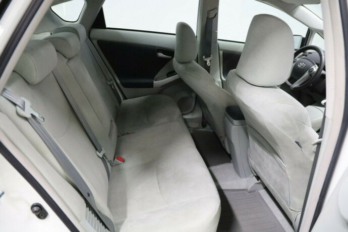 toyota-prius-bensin-2011-big-8