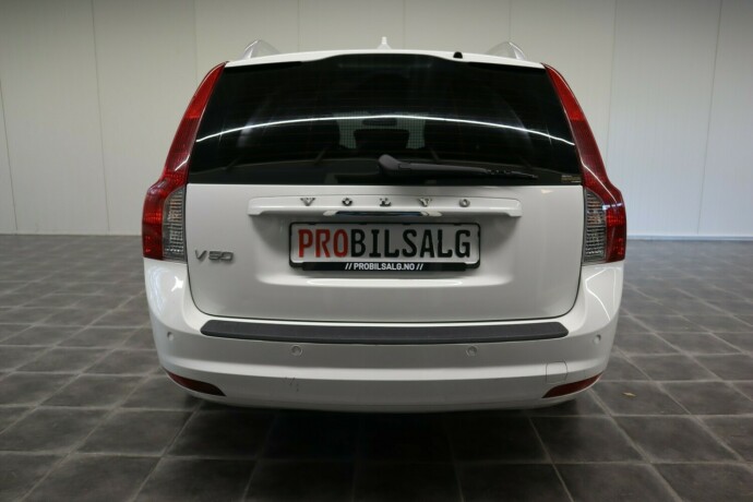volvo-v50-diesel-2012-big-15