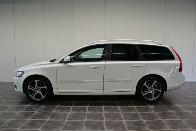 volvo-v50-diesel-2012-big-2