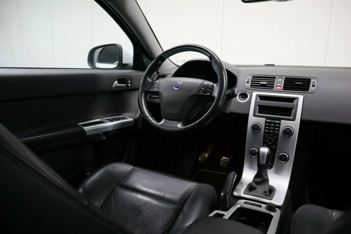 volvo-v50-diesel-2012-big-21