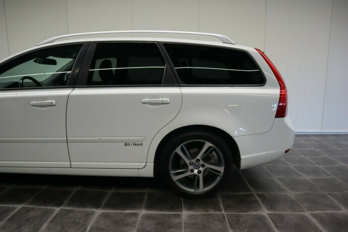 volvo-v50-diesel-2012-big-11
