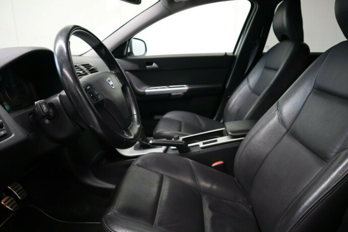 volvo-v50-diesel-2012-big-18