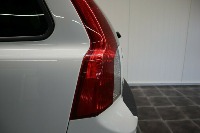 volvo-v50-diesel-2012-big-14