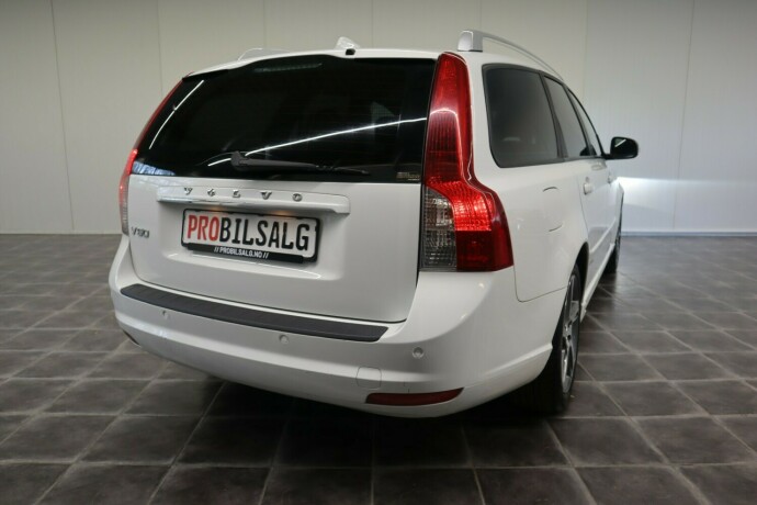 volvo-v50-diesel-2012-big-4