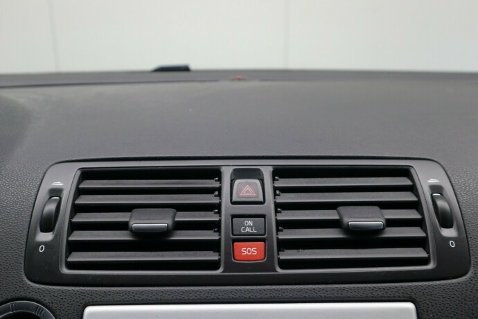 volvo-v50-diesel-2012-big-28