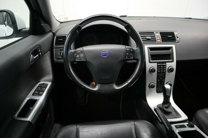volvo-v50-diesel-2012-big-23