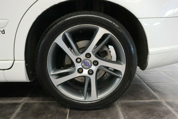 volvo-v50-diesel-2012-big-31
