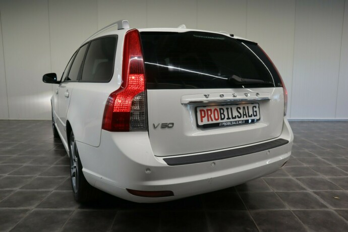 volvo-v50-diesel-2012-big-5