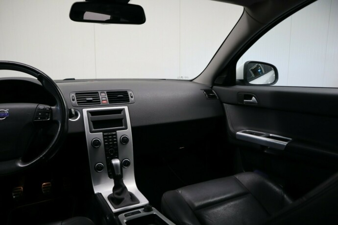 volvo-v50-diesel-2012-big-22