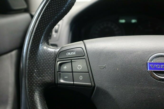volvo-v50-diesel-2012-big-26