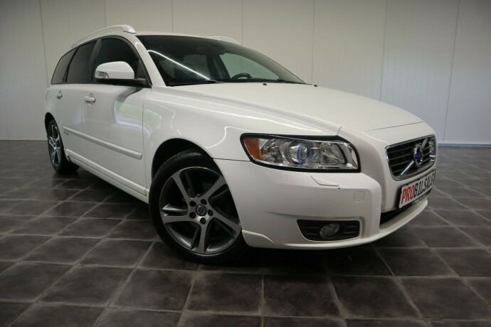 volvo-v50-diesel-2012-big-1