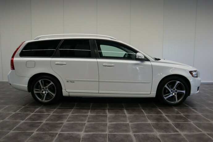 volvo-v50-diesel-2012-big-3