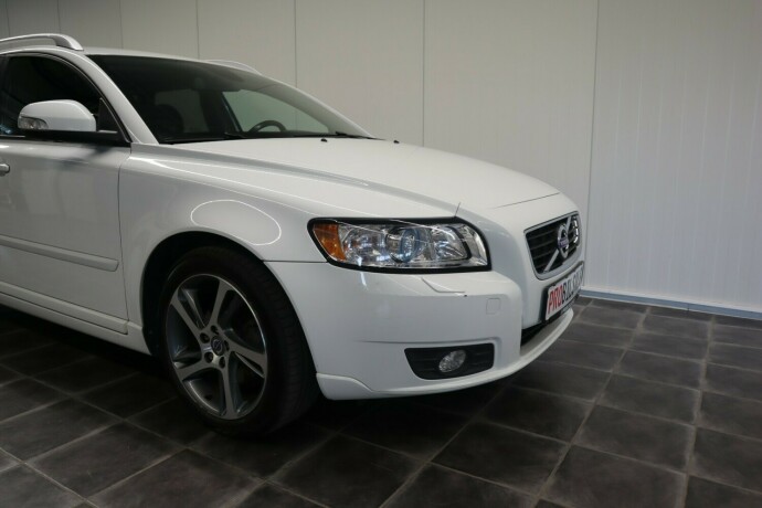 volvo-v50-diesel-2012-big-12