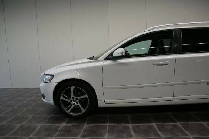 volvo-v50-diesel-2012-big-10