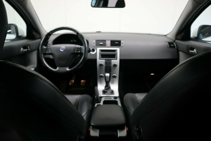 volvo-v50-diesel-2012-big-20
