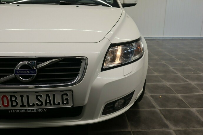 volvo-v50-diesel-2012-big-8