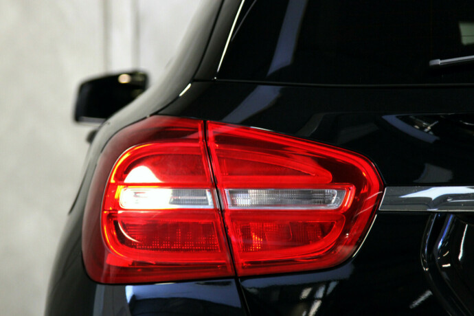 mercedes-benz-gla-bensin-2017-big-24