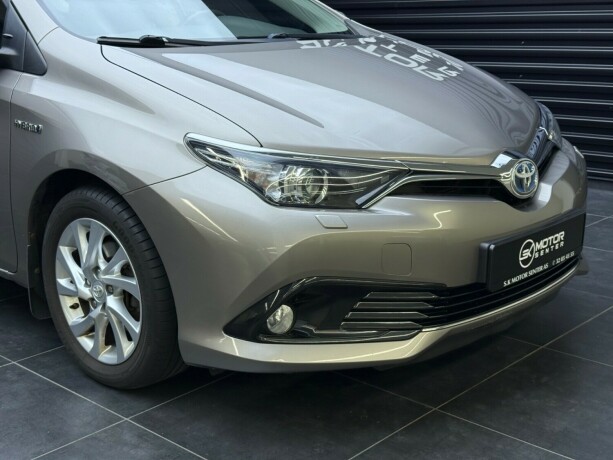 toyota-auris-elektrisitetbensin-2016-big-2