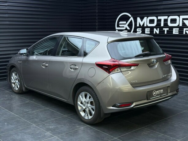 toyota-auris-elektrisitetbensin-2016-big-1