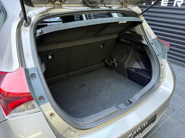 toyota-auris-elektrisitetbensin-2016-big-32