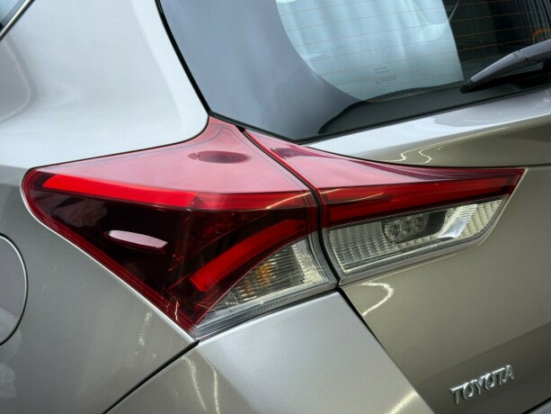toyota-auris-elektrisitetbensin-2016-big-7