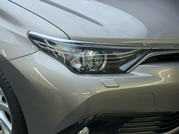 toyota-auris-elektrisitetbensin-2016-big-3