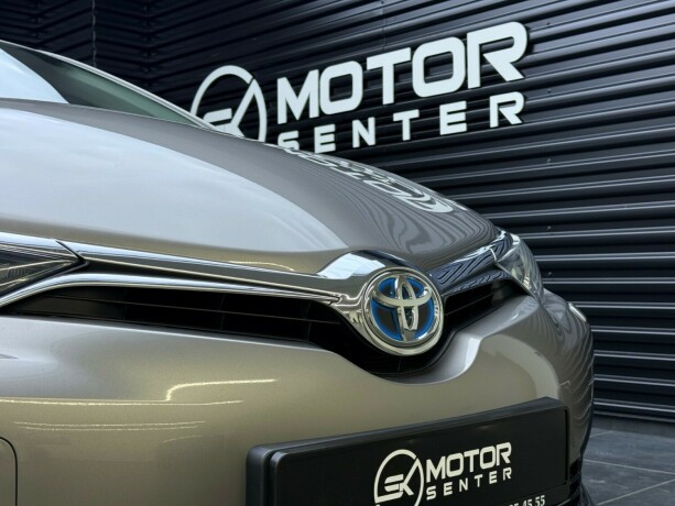 toyota-auris-elektrisitetbensin-2016-big-4