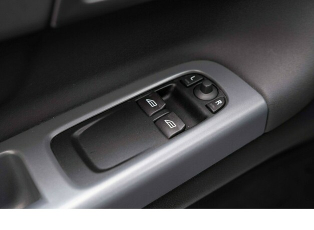 volvo-c30-bensin-2008-big-23