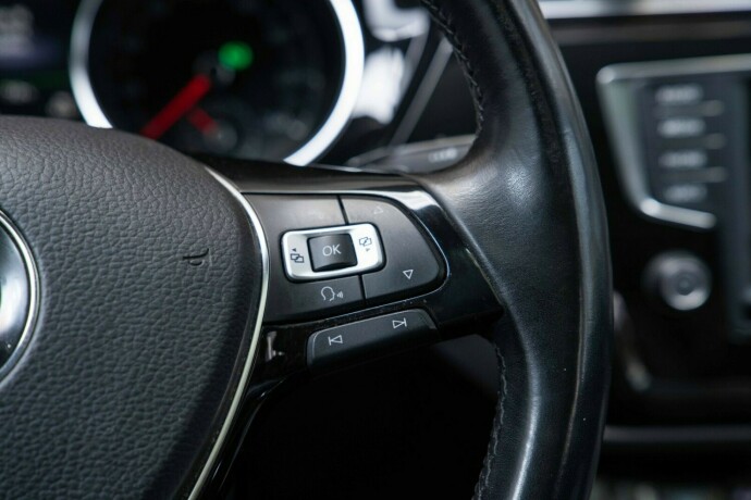 volkswagen-touran-bensin-2016-big-14