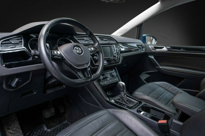 volkswagen-touran-bensin-2016-big-23