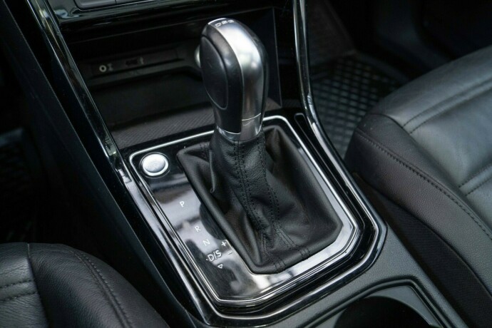 volkswagen-touran-bensin-2016-big-16