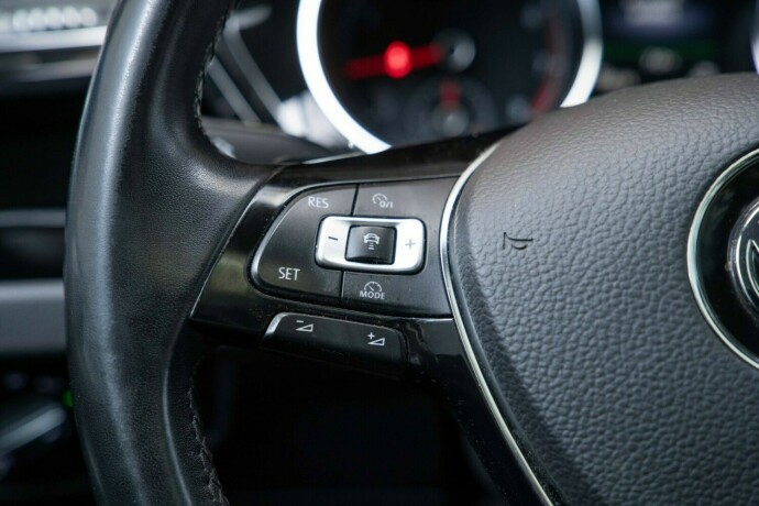 volkswagen-touran-bensin-2016-big-13