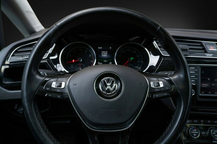 volkswagen-touran-bensin-2016-big-12