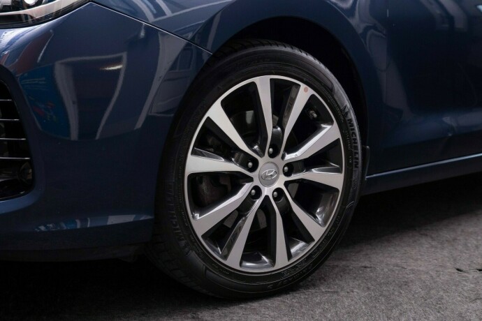 hyundai-i30-bensin-2018-big-3