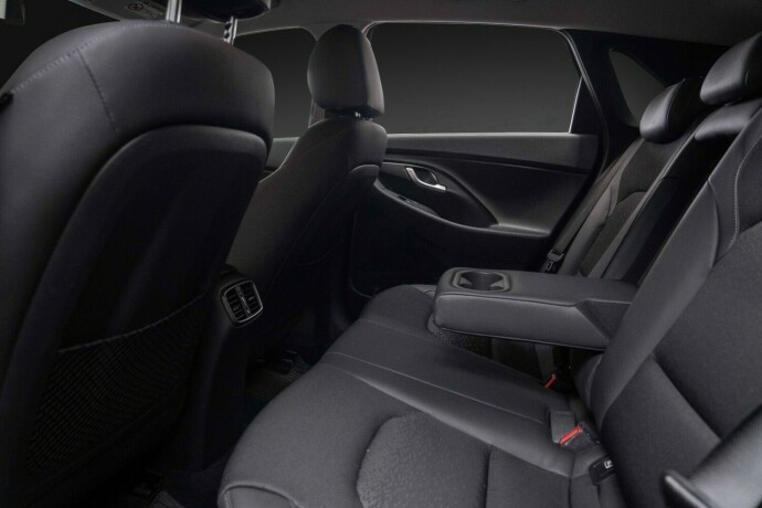 hyundai-i30-bensin-2018-big-32