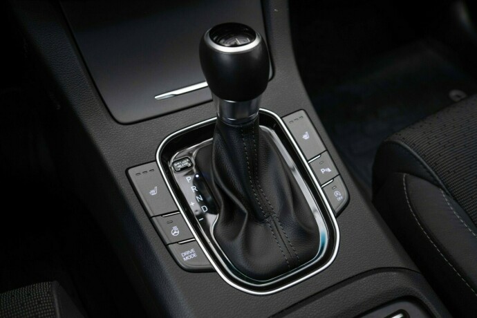 hyundai-i30-bensin-2018-big-19