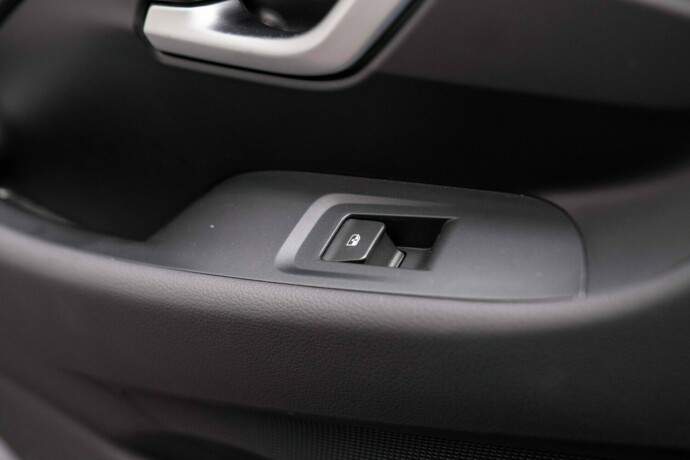 hyundai-i30-bensin-2018-big-34