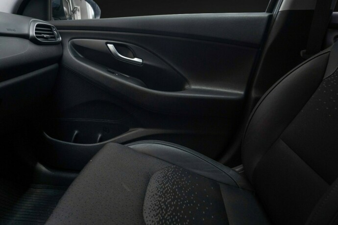 hyundai-i30-bensin-2018-big-18