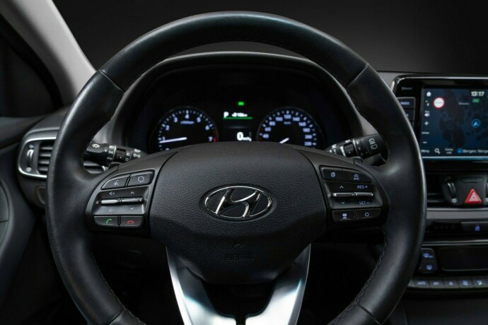 hyundai-i30-bensin-2018-big-13