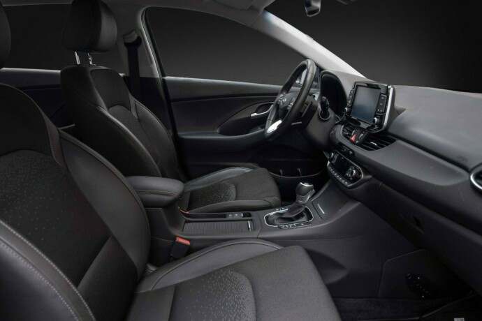 hyundai-i30-bensin-2018-big-35