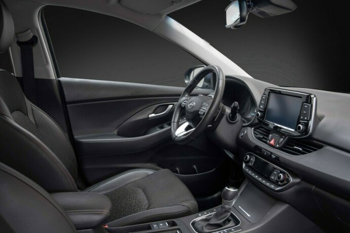 hyundai-i30-bensin-2018-big-36
