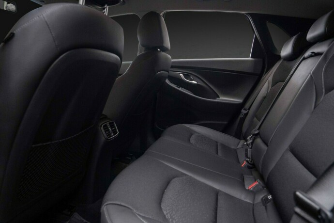 hyundai-i30-bensin-2018-big-31