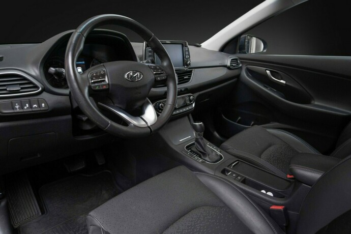 hyundai-i30-bensin-2018-big-30