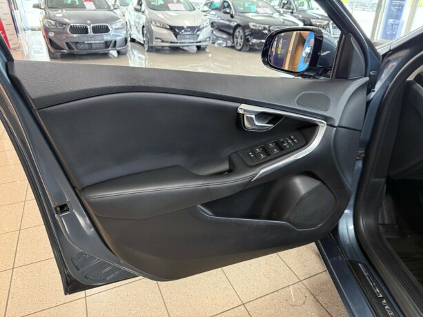 volvo-v40-diesel-2014-big-10