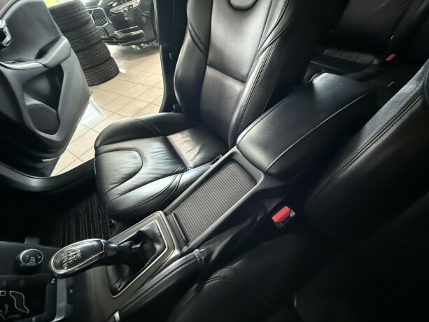 volvo-v40-diesel-2014-big-19