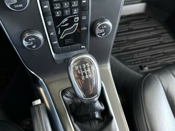 volvo-v40-diesel-2014-big-21