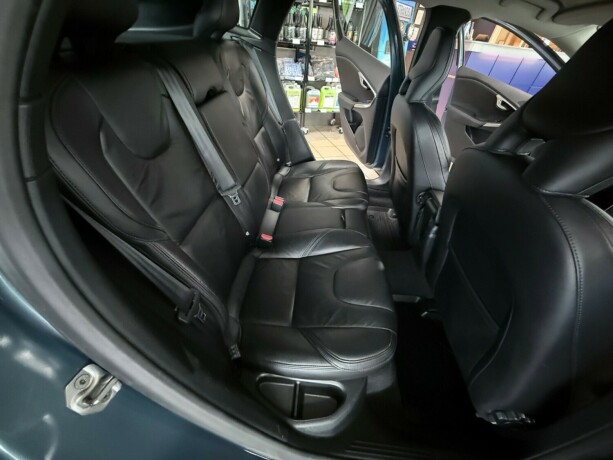 volvo-v40-diesel-2014-big-33