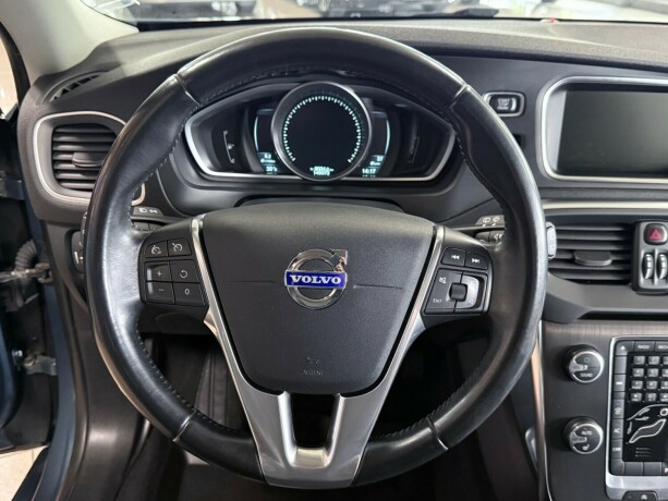 volvo-v40-diesel-2014-big-15